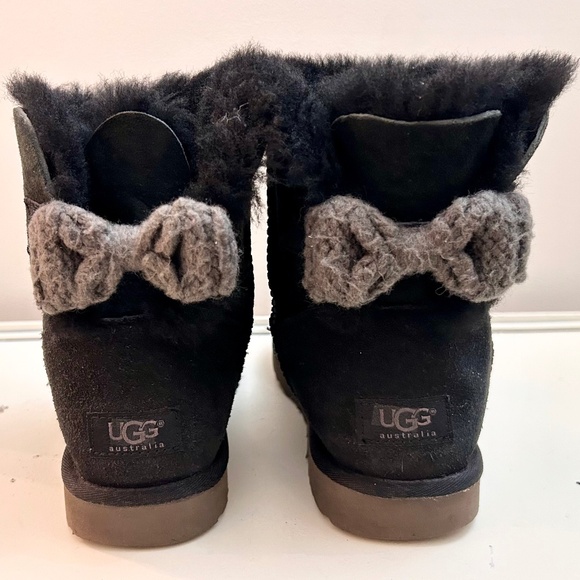 WOMEN’S UGG MINI BLACK BAILEY KNIT BOW BOOTS SZ 9 - Picture 3 of 11